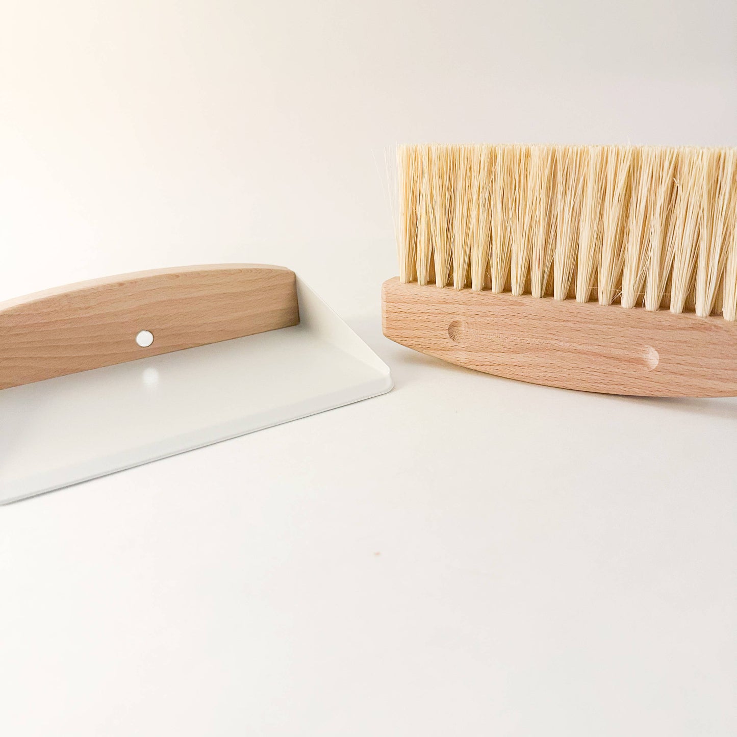 Plastic Free Natural Sisal Bristles Broom & Dust Pan - White