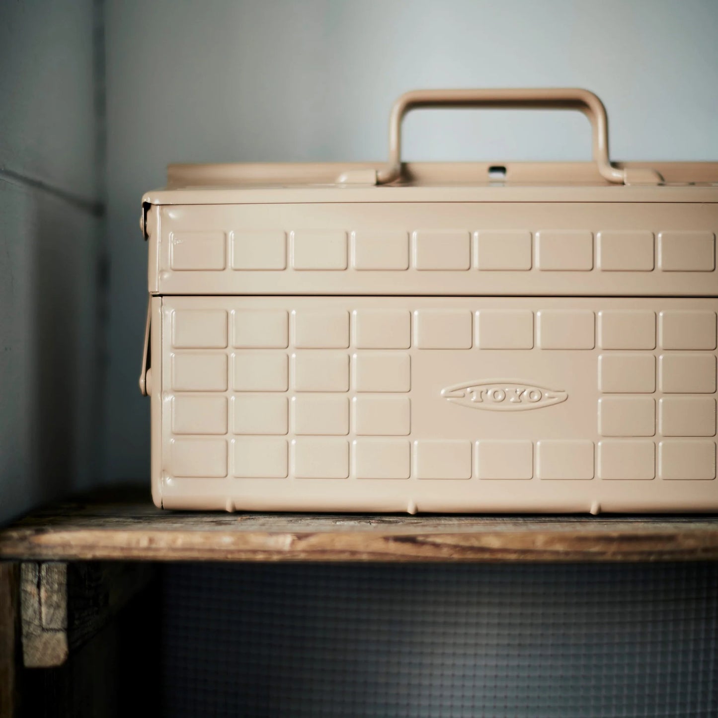 Toyo - Steel Toolbox with Cantilever Lid and Upper Storage Trays ST-350 - Beige