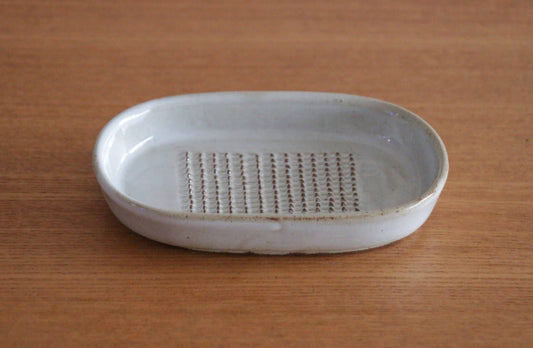 Japanese Ginger Grinder - White Ceramic Grater - Kamoshika