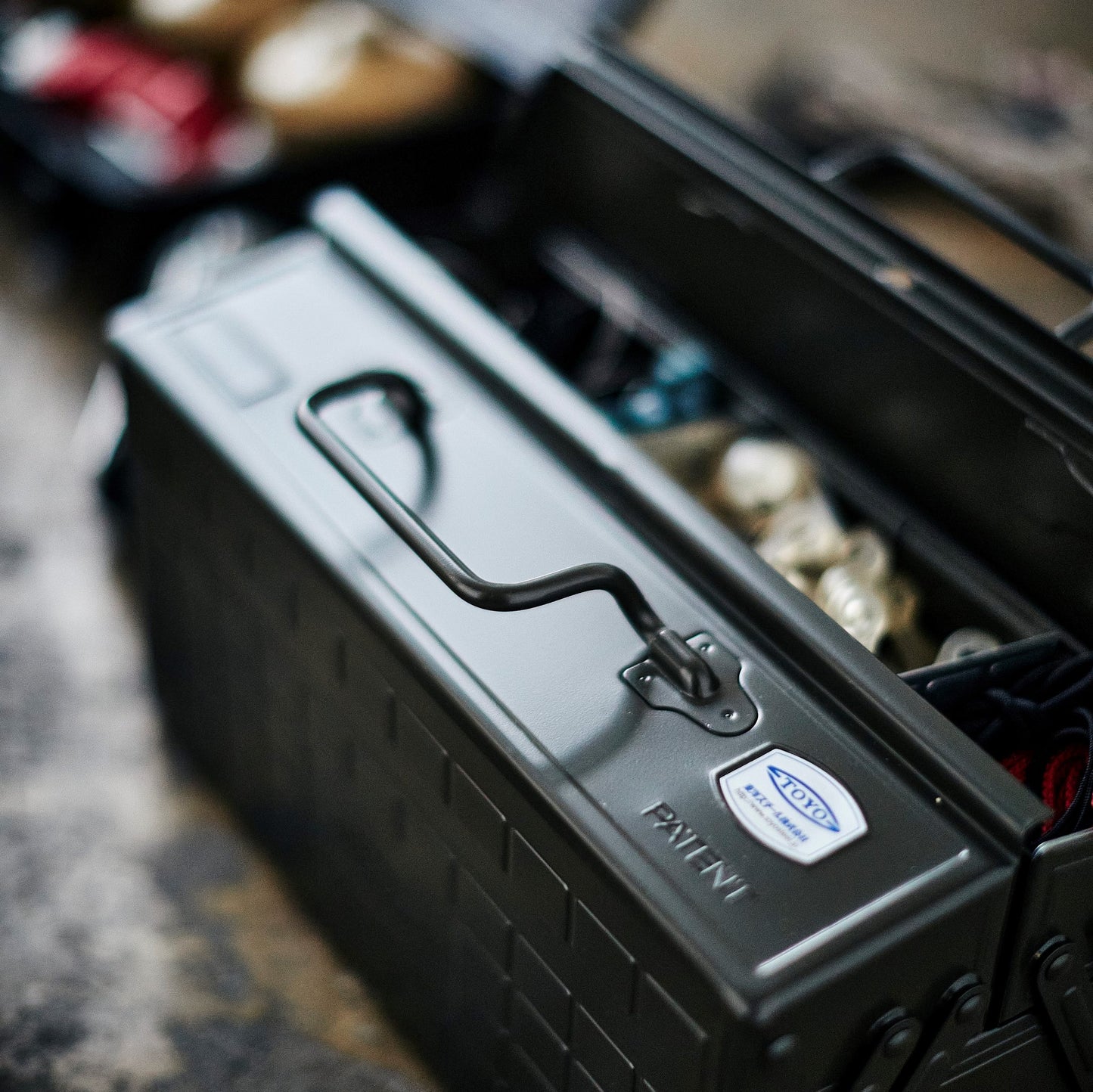 Toyo - Steel Toolbox with Cantilever Lid and Upper Storage Trays ST-350 - Blue